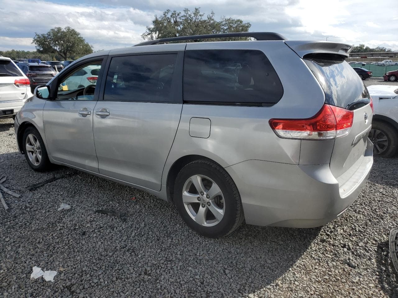 2013 Toyota Sienna Le - foto 2