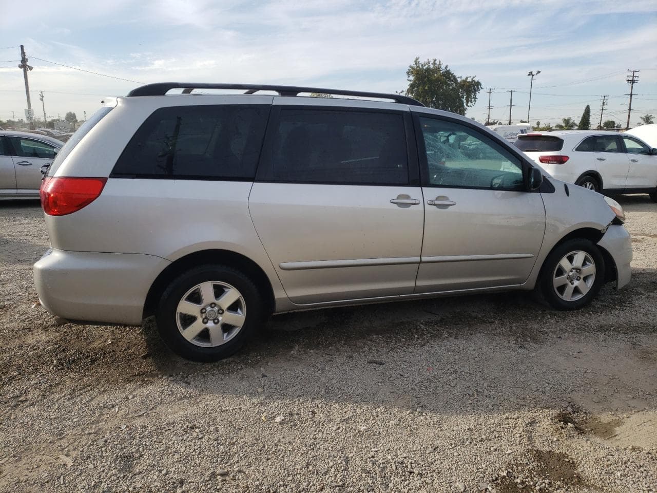 2010 Toyota Sienna Le - foto 3