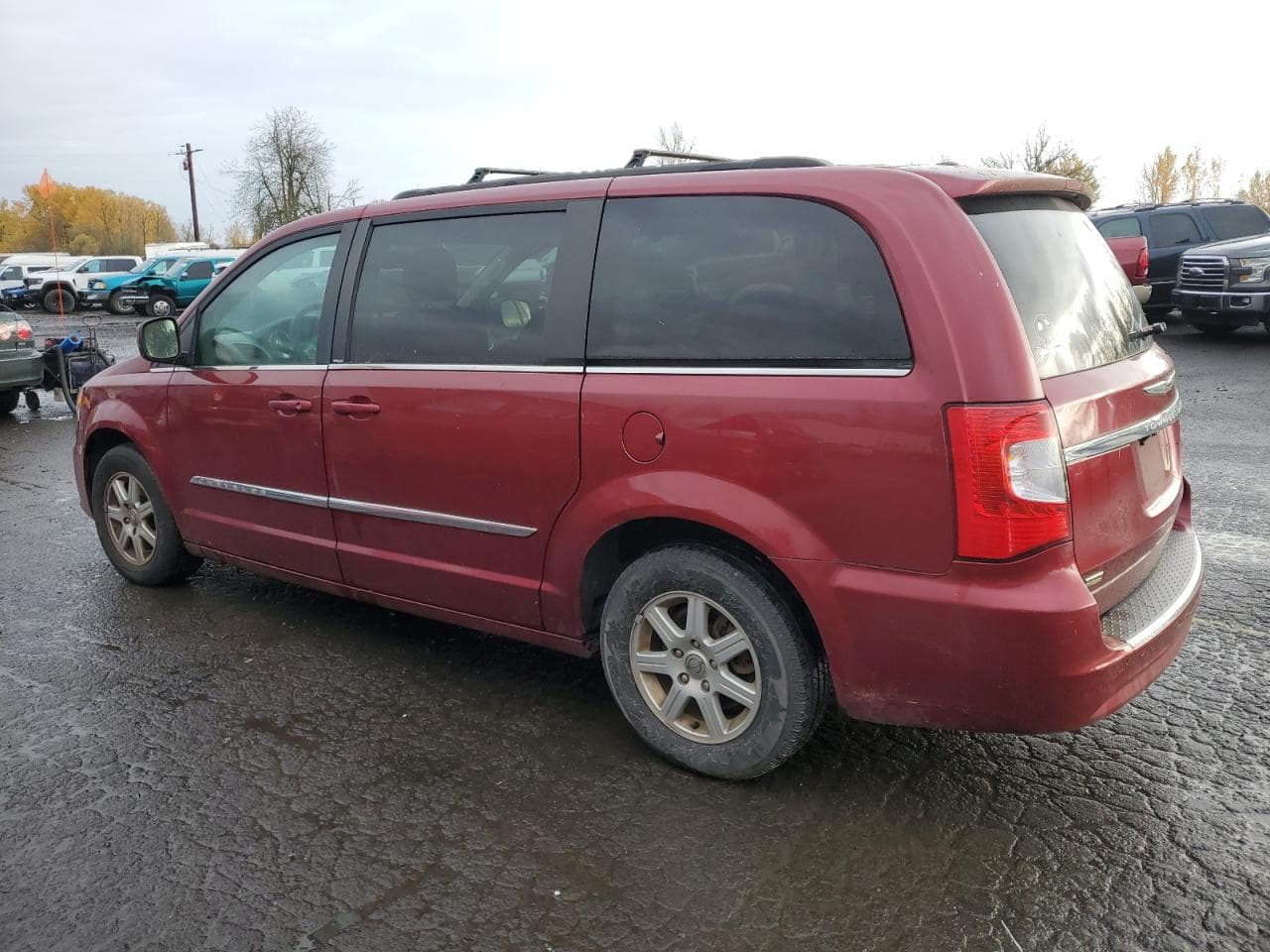 2012 Chrysler Town & Country Touring - foto 2