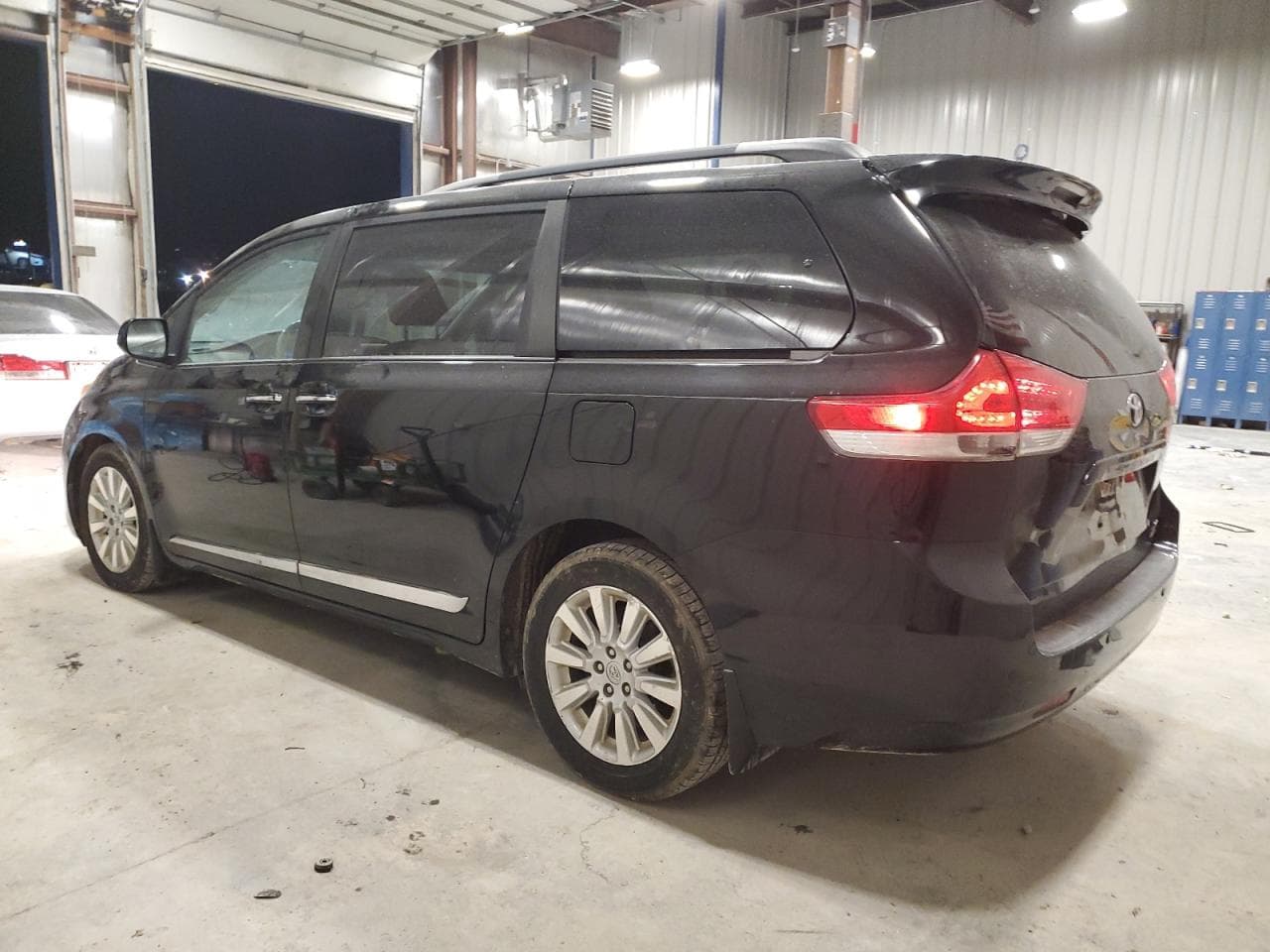 2013 Toyota Sienna Xle - foto 2