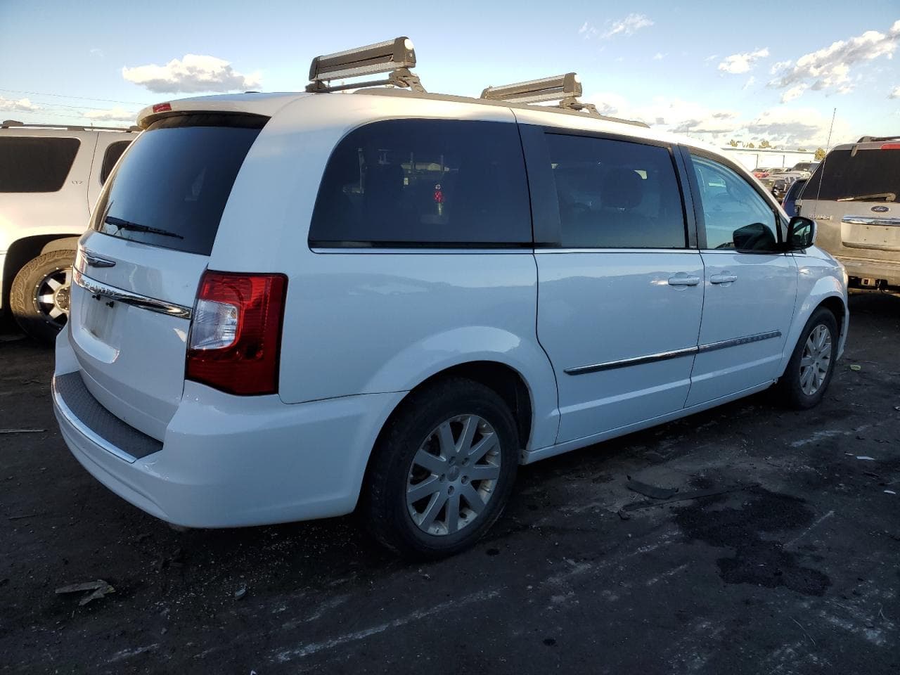 2014 Chrysler Town & Country Touring - foto 3