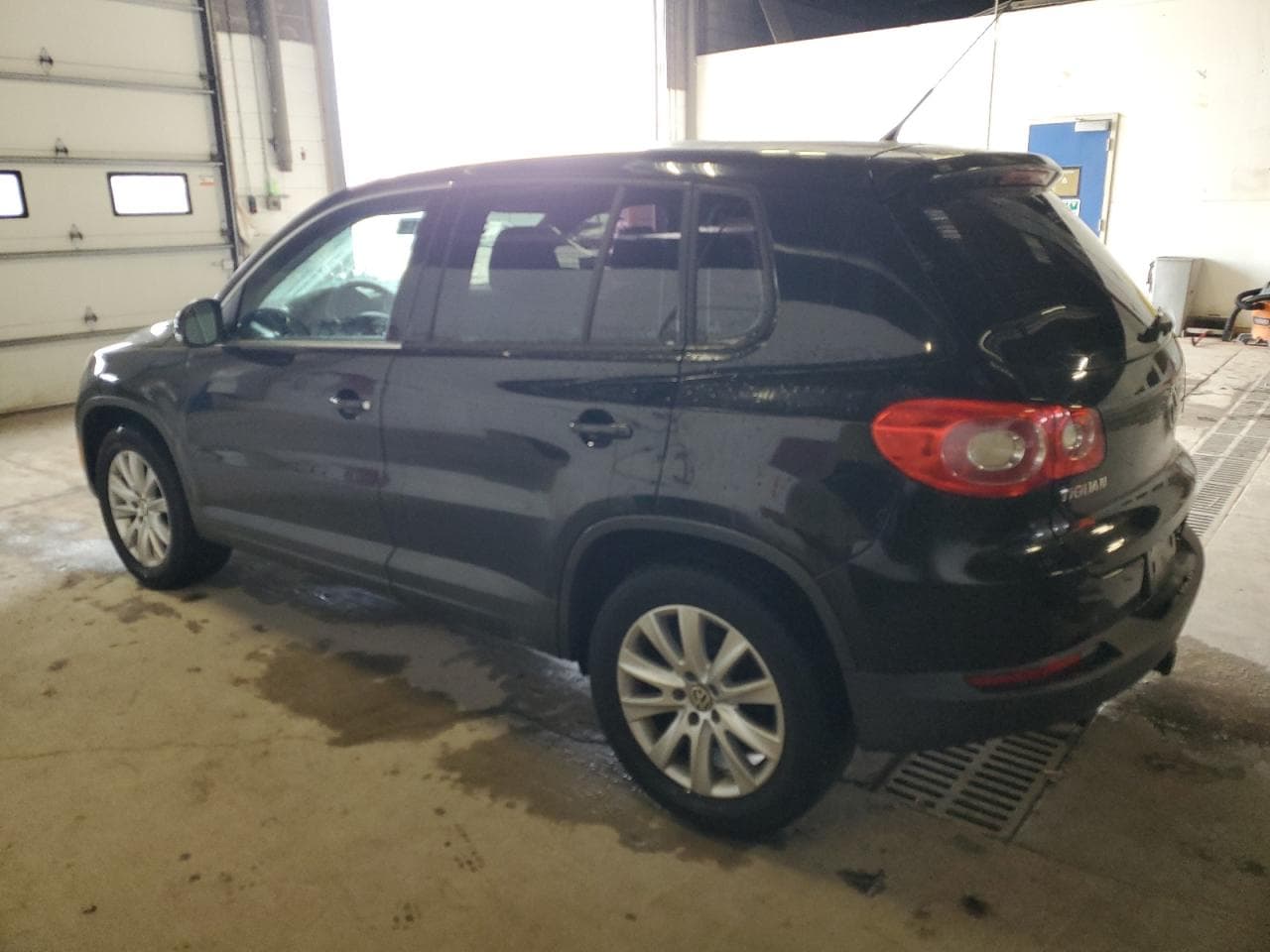 2010 Volkswagen Tiguan S - foto 2