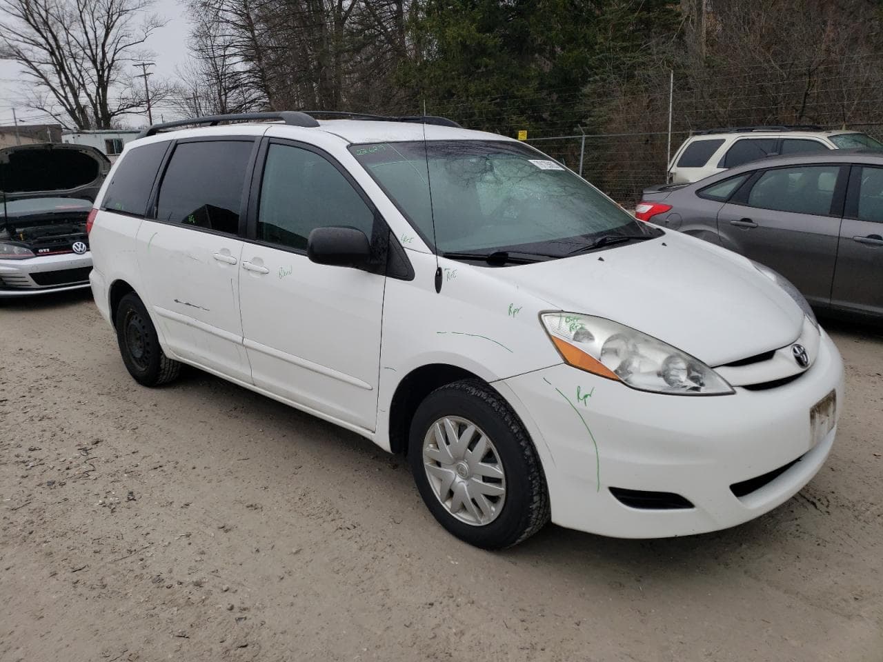 2010 Toyota Sienna Le 8-Passenger - foto 4