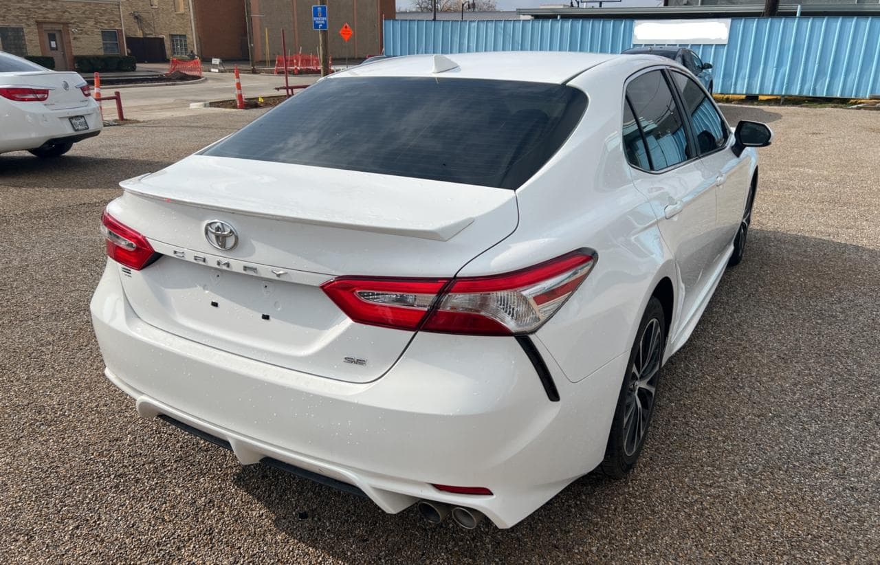 2020 Toyota Camry Se - foto 4