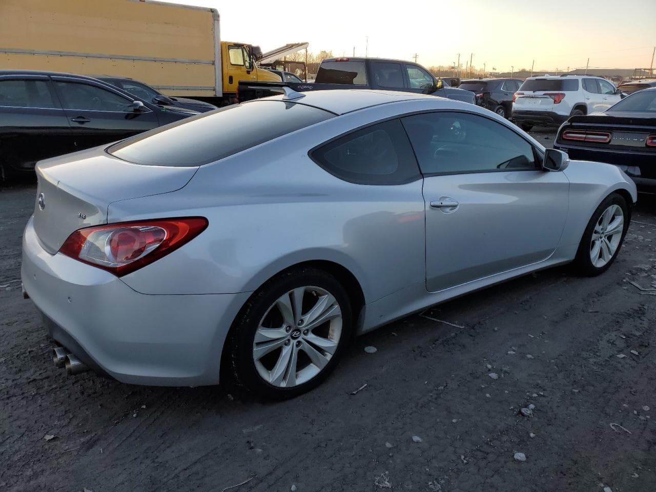 2012 Hyundai Genesis Coupe 3.8L - foto 3