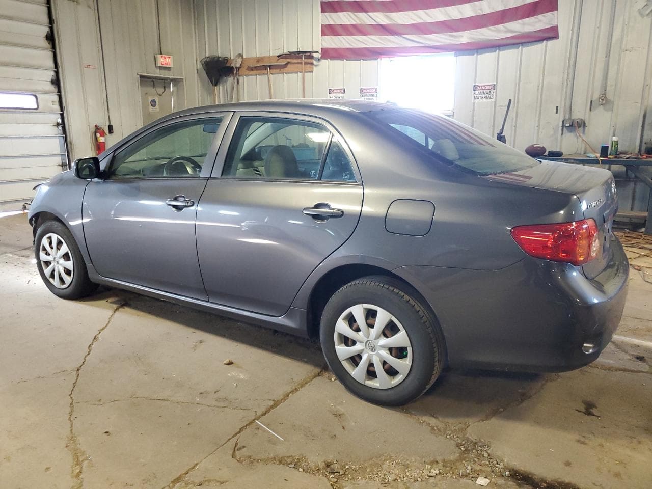 2010 Toyota Corolla Base - foto 2