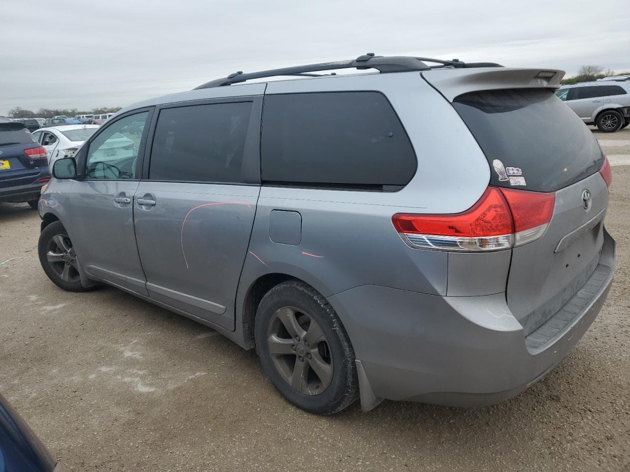 2013 Toyota Sienna Le - foto 2