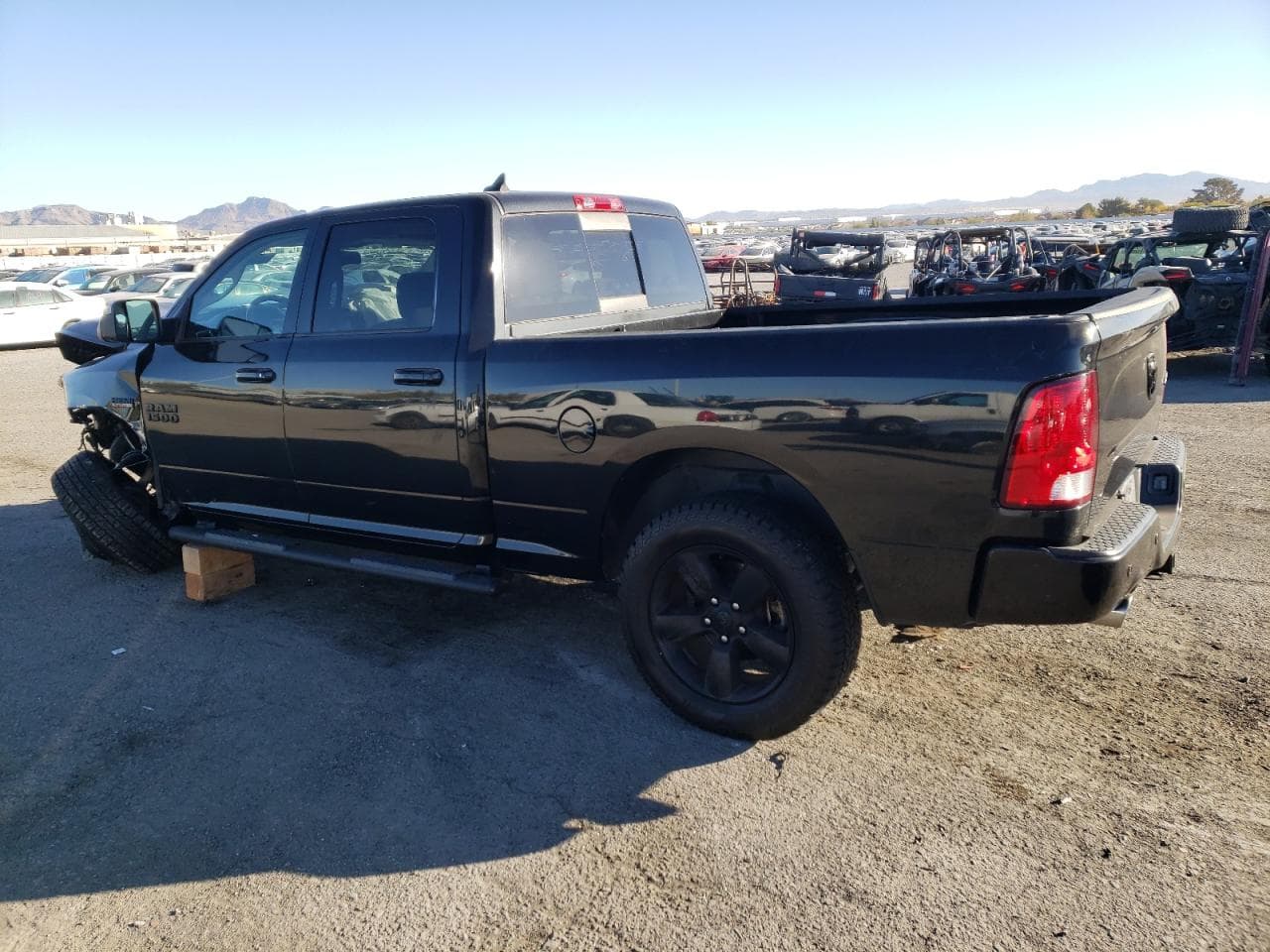 2018 Ram 1500 Big Horn 4X4 6'4 Box - foto 2