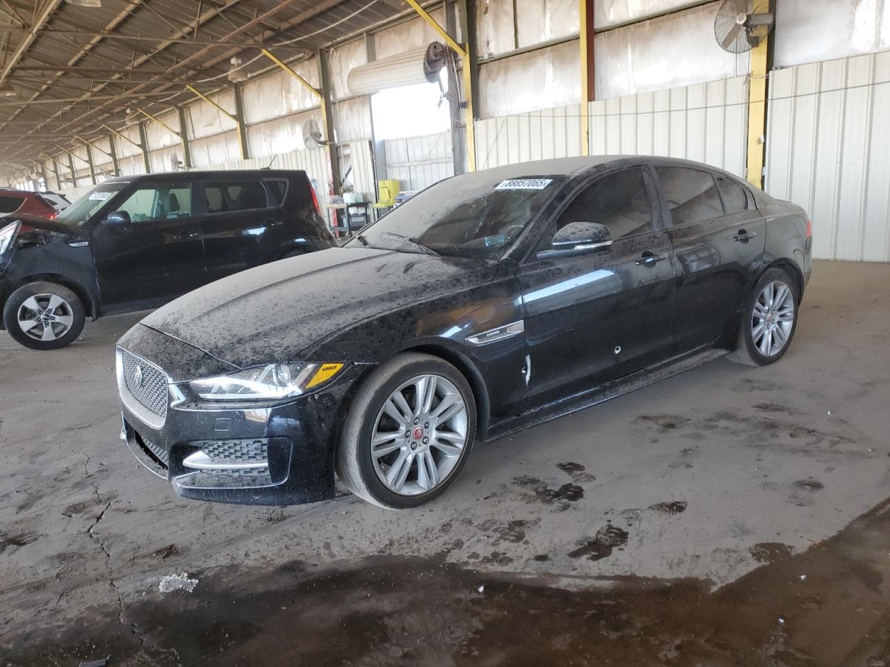 2017 Jaguar Xe R - Sport