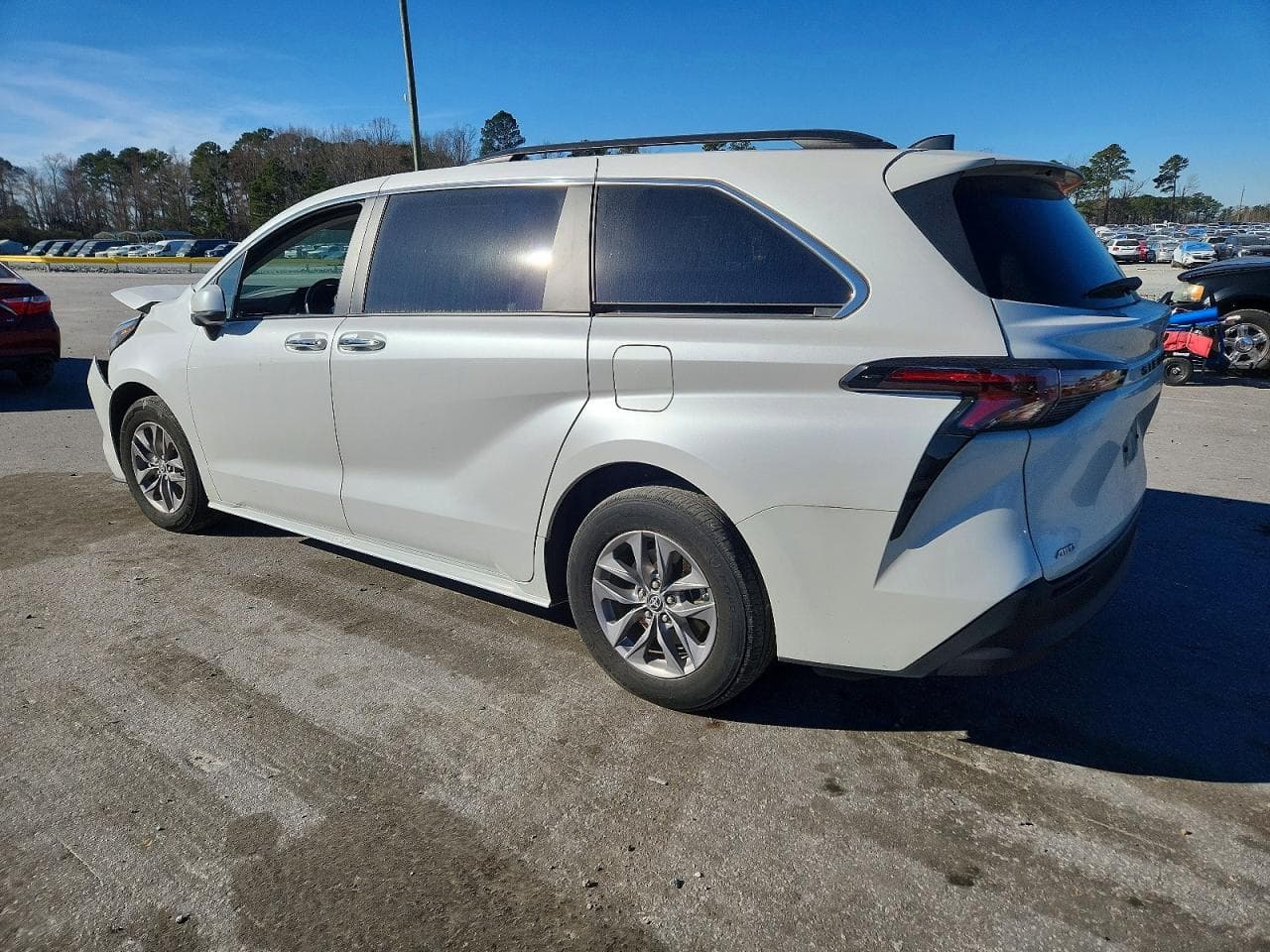 2024 Toyota Sienna Xle - foto 2