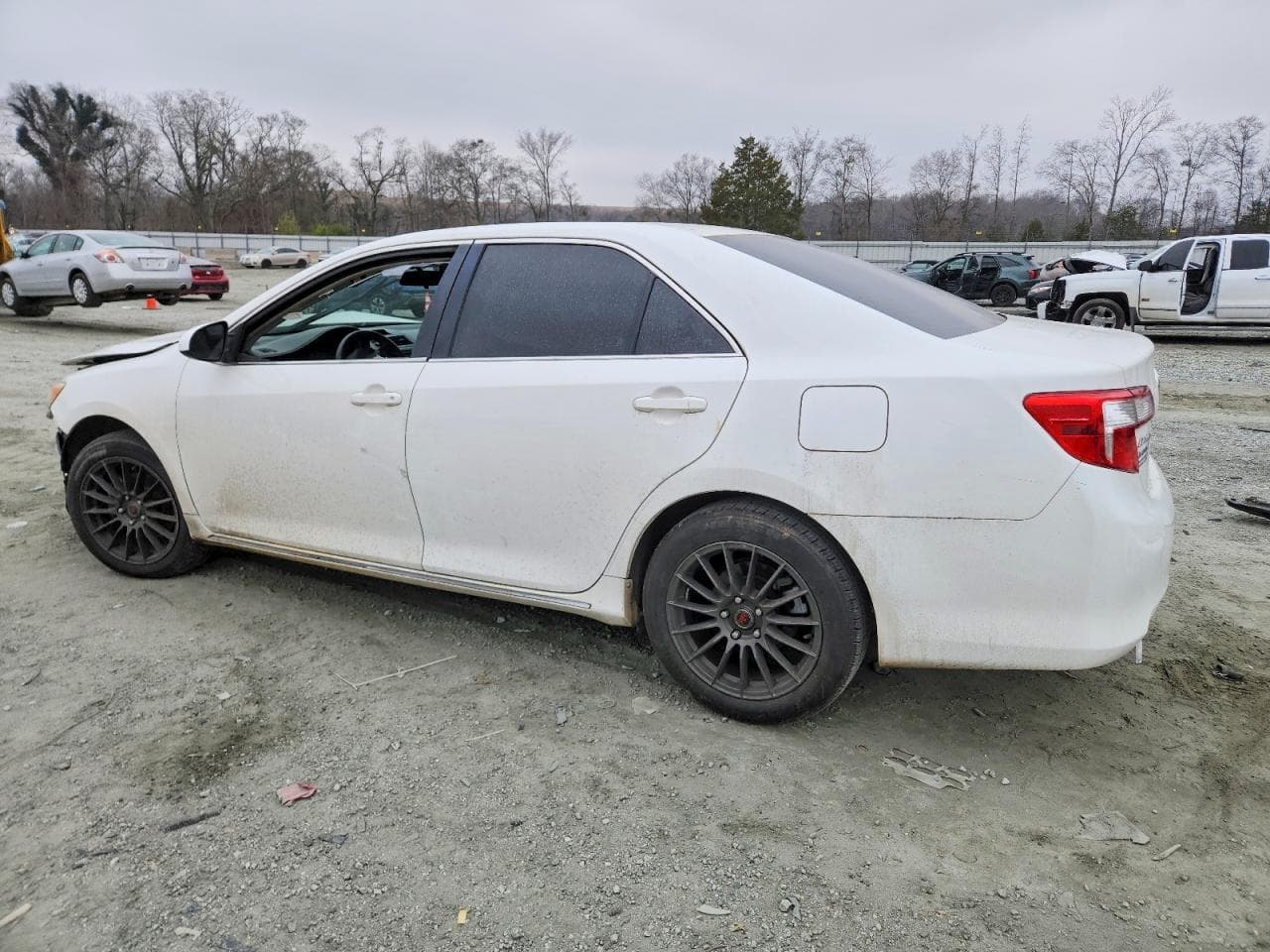 2014 Toyota Camry L - foto 2