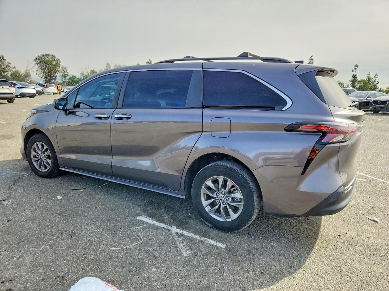 2023 Toyota Sienna Xle - foto 2