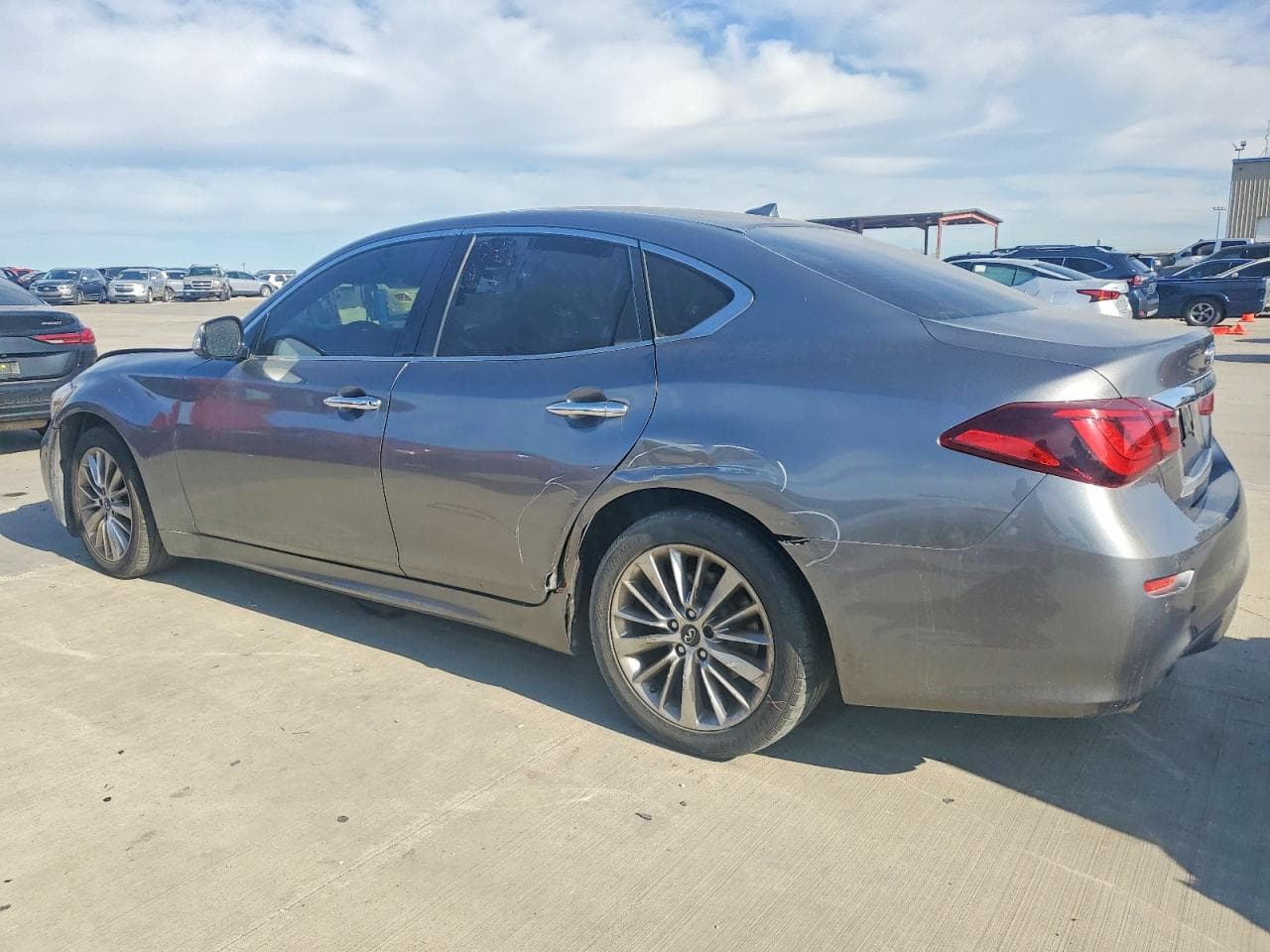 2017 Infiniti Q70 3.7 - foto 2