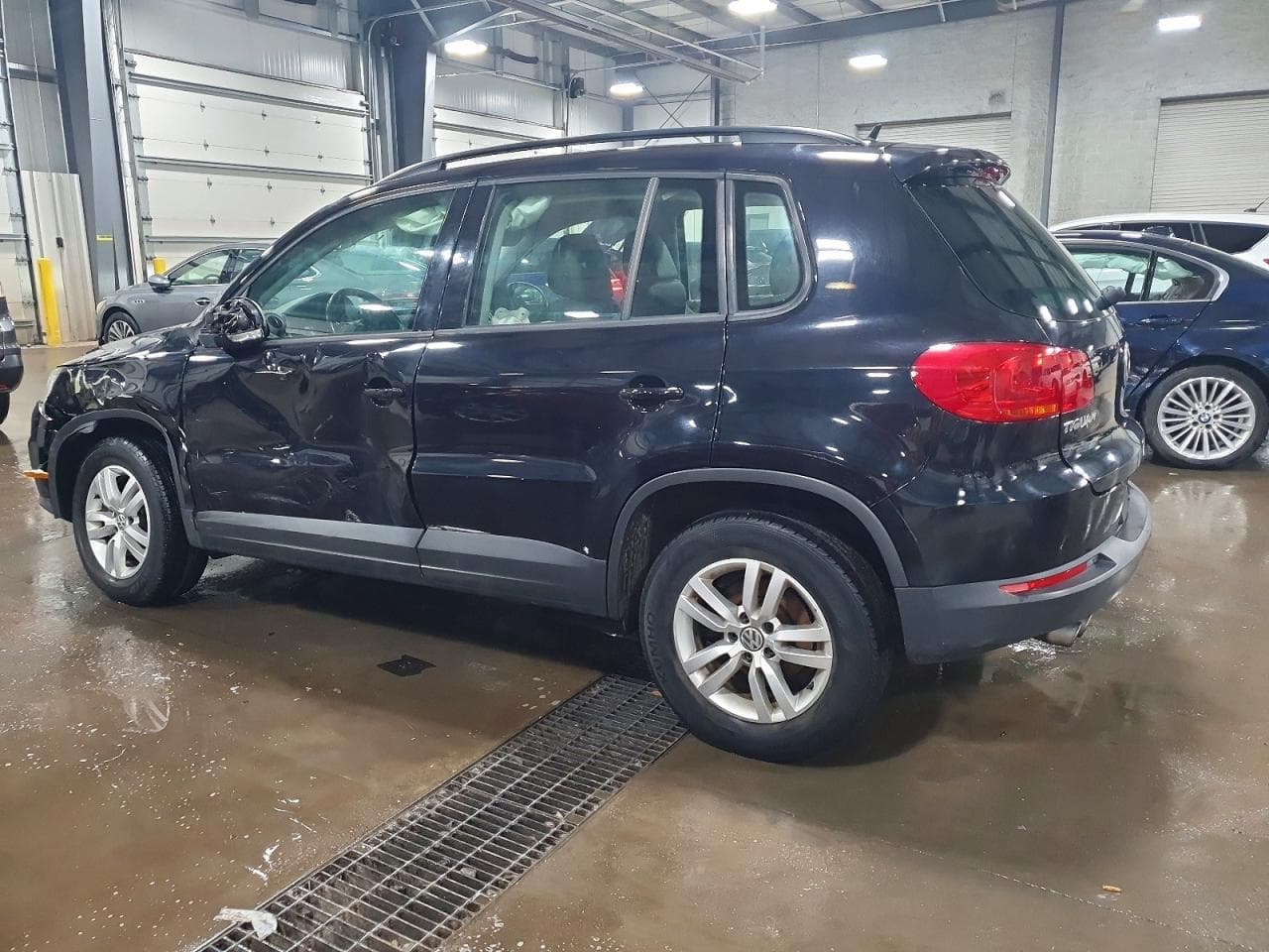 2016 Volkswagen Tiguan S - foto 2