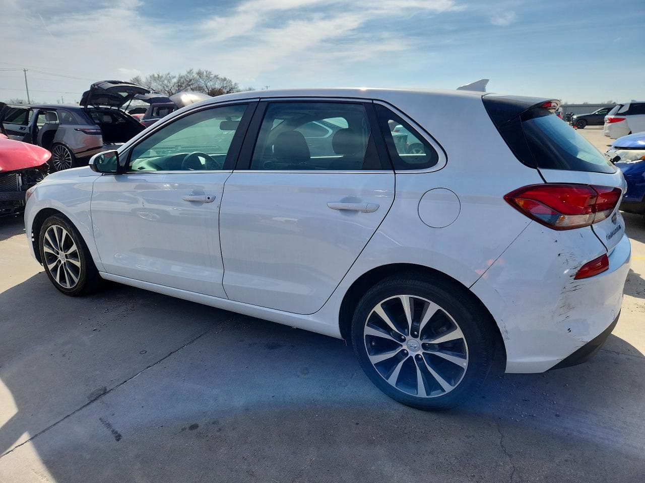 2020 Hyundai Elantra Gt - foto 2
