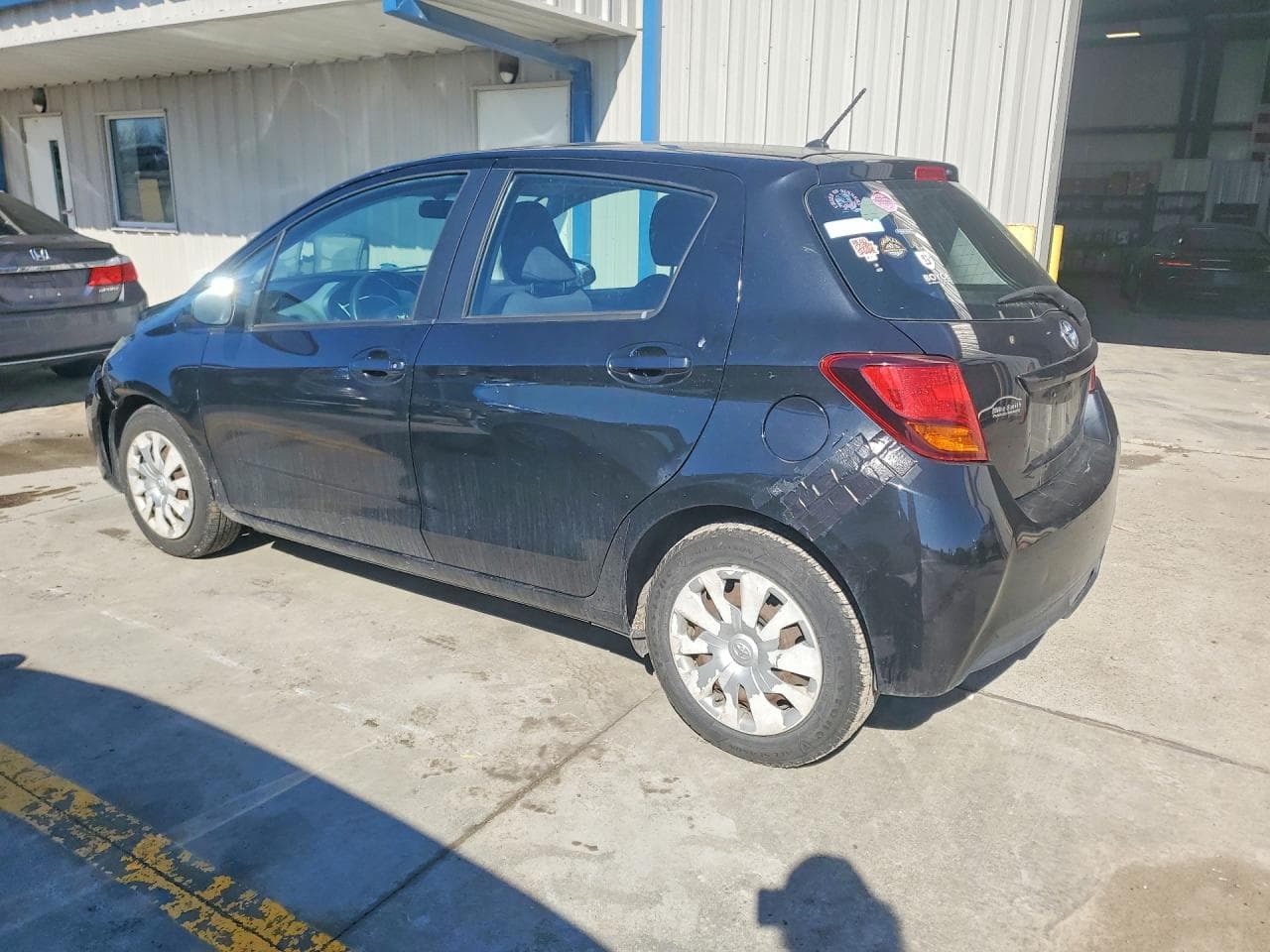 2015 Toyota Yaris - foto 2