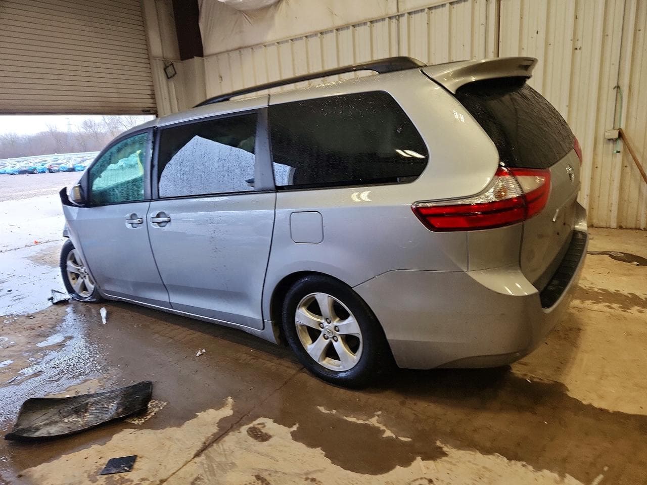2015 Toyota Sienna Le 8-Passenger - foto 2