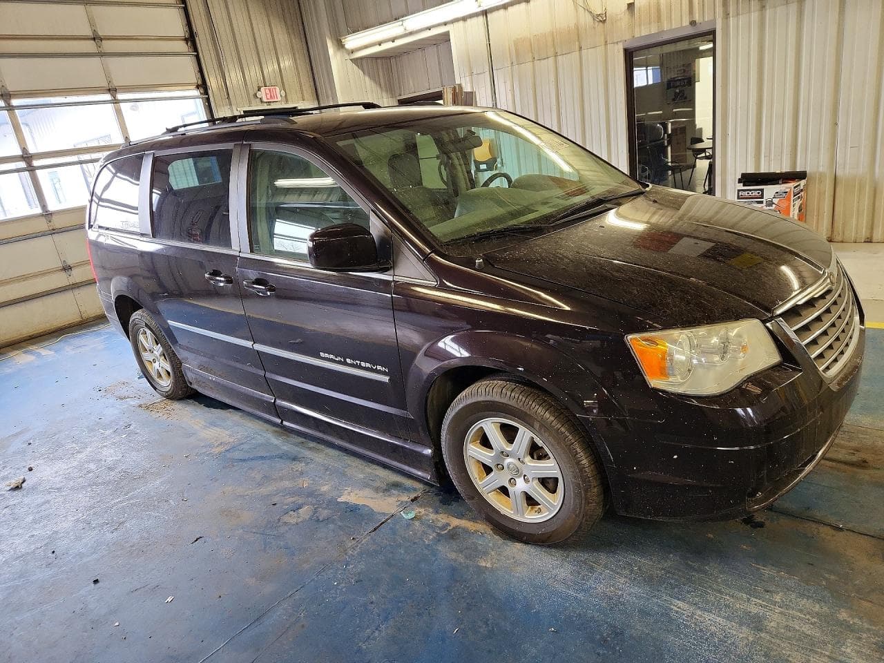 2010 Chrysler Town & Country Touring - foto 4