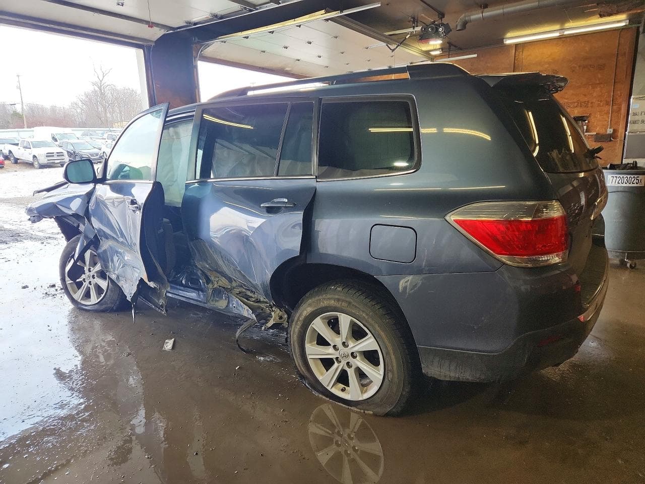 2013 Toyota Highlander Plus - foto 2
