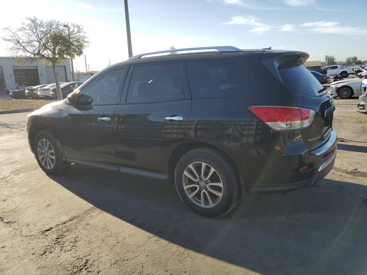 2015 Nissan Pathfinder S - foto 2