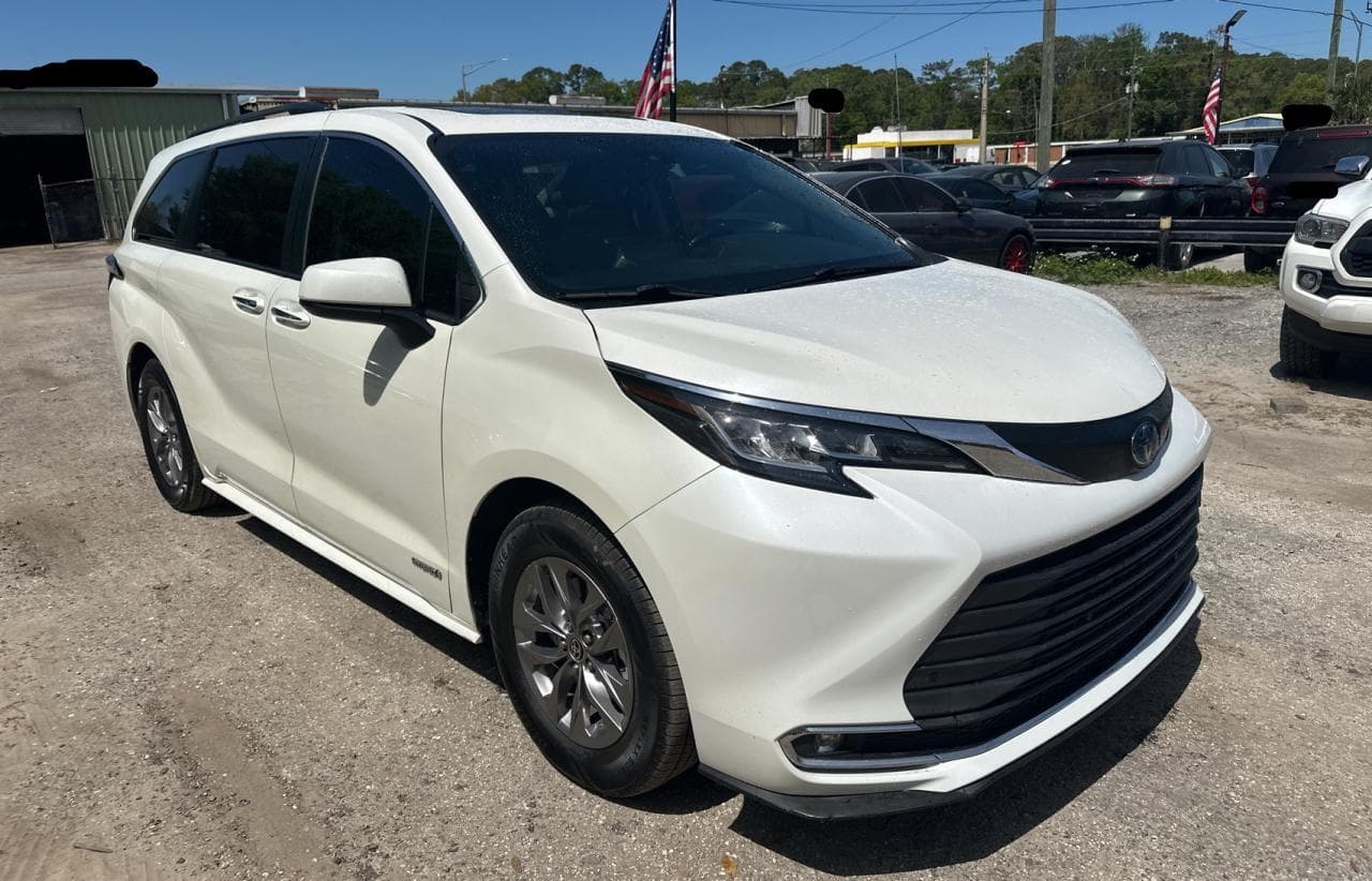 2021 Toyota Sienna Xle