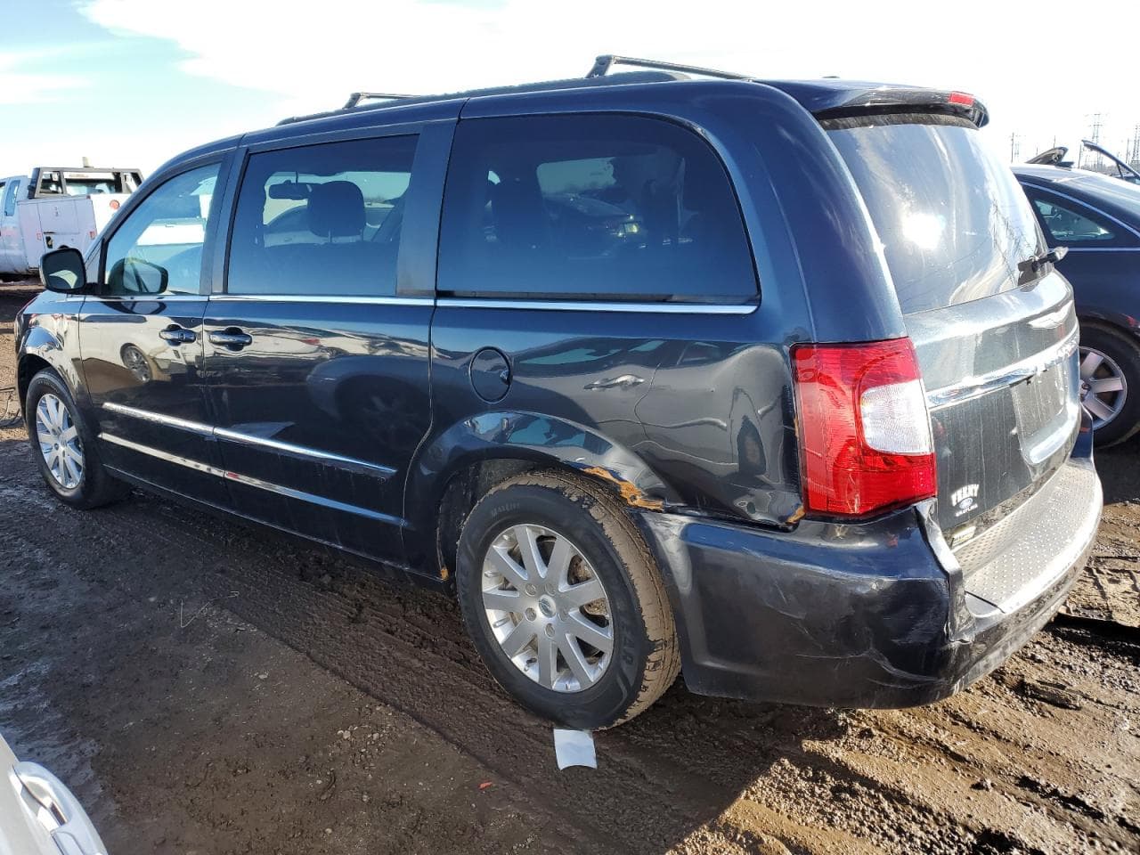 2014 Chrysler Town & Country Touring - foto 2