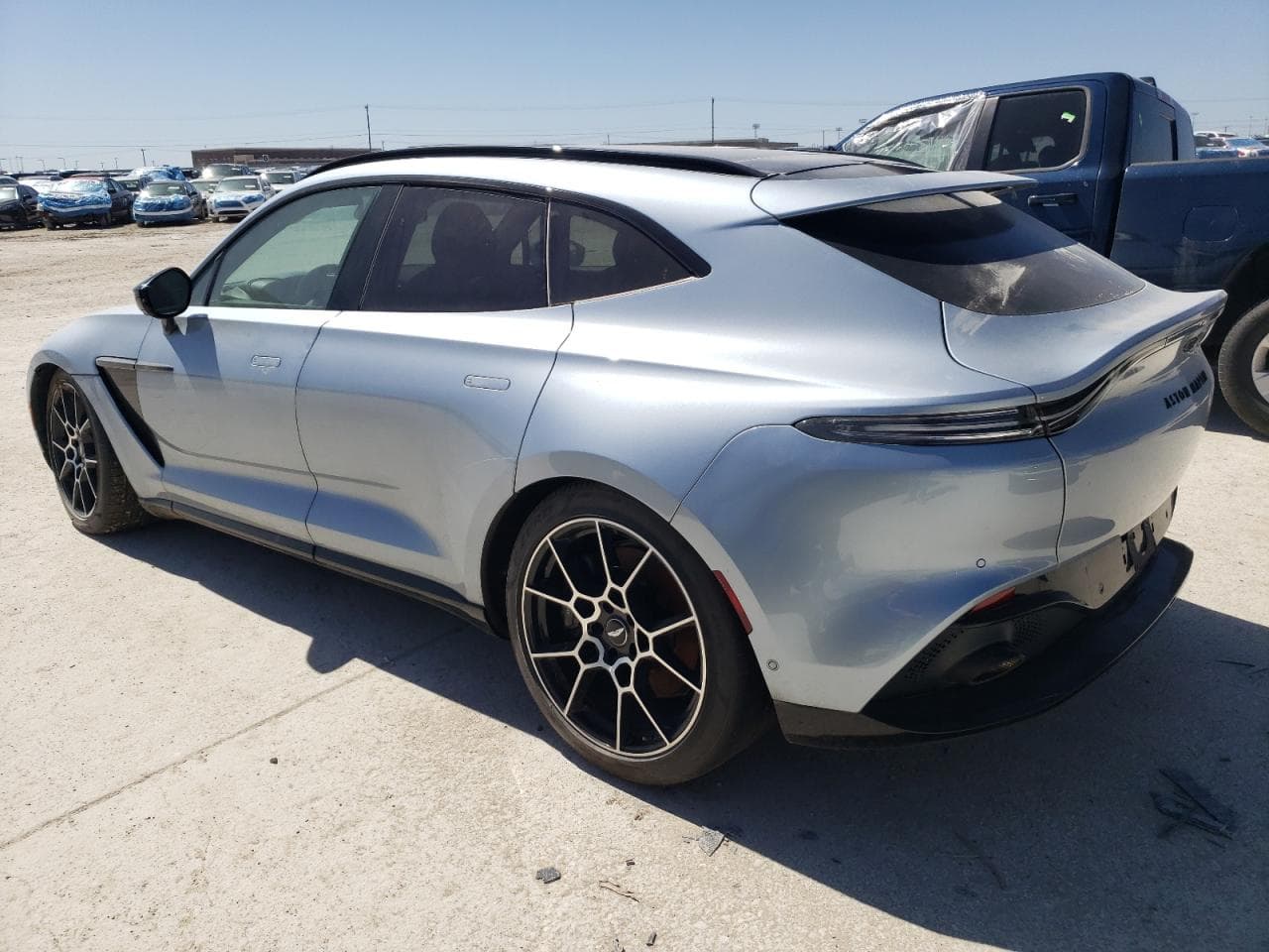2021 Aston Martin Dbx - foto 2