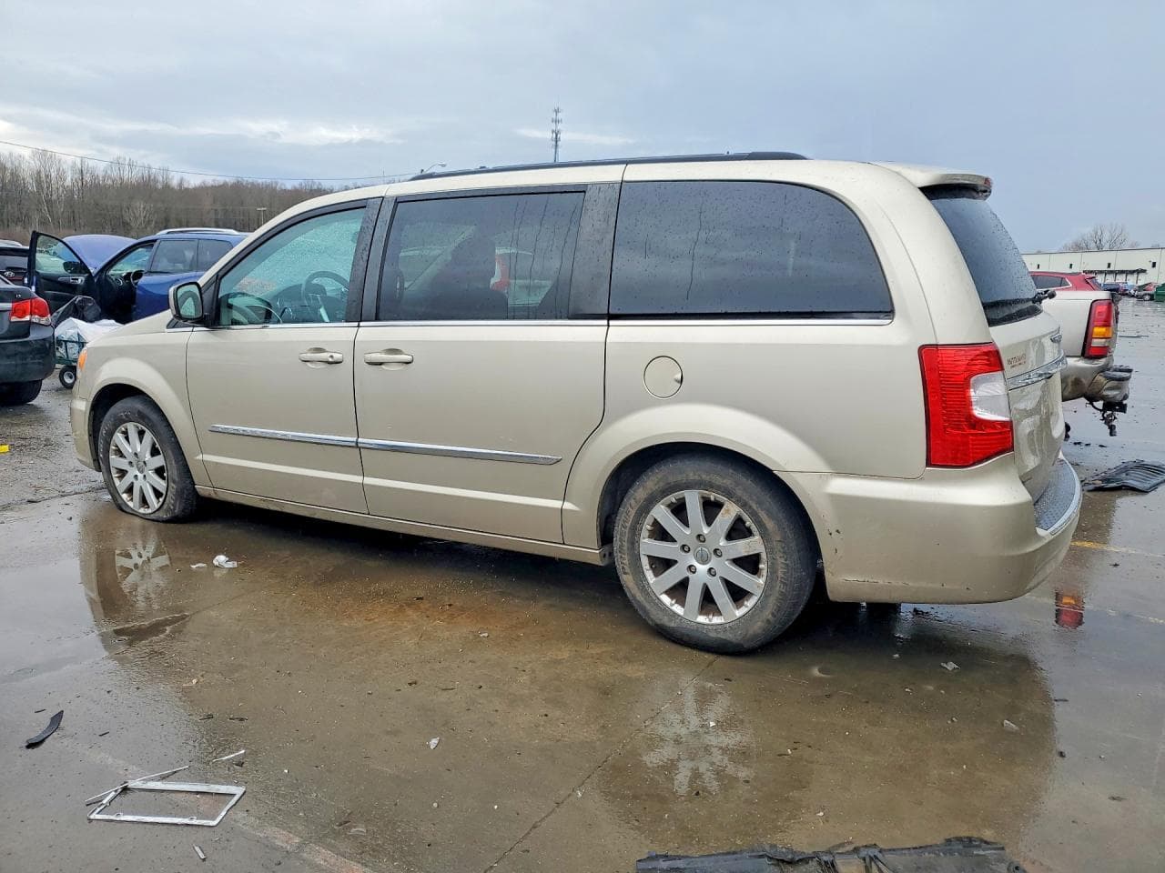 2015 Chrysler Town & Country Touring - foto 2