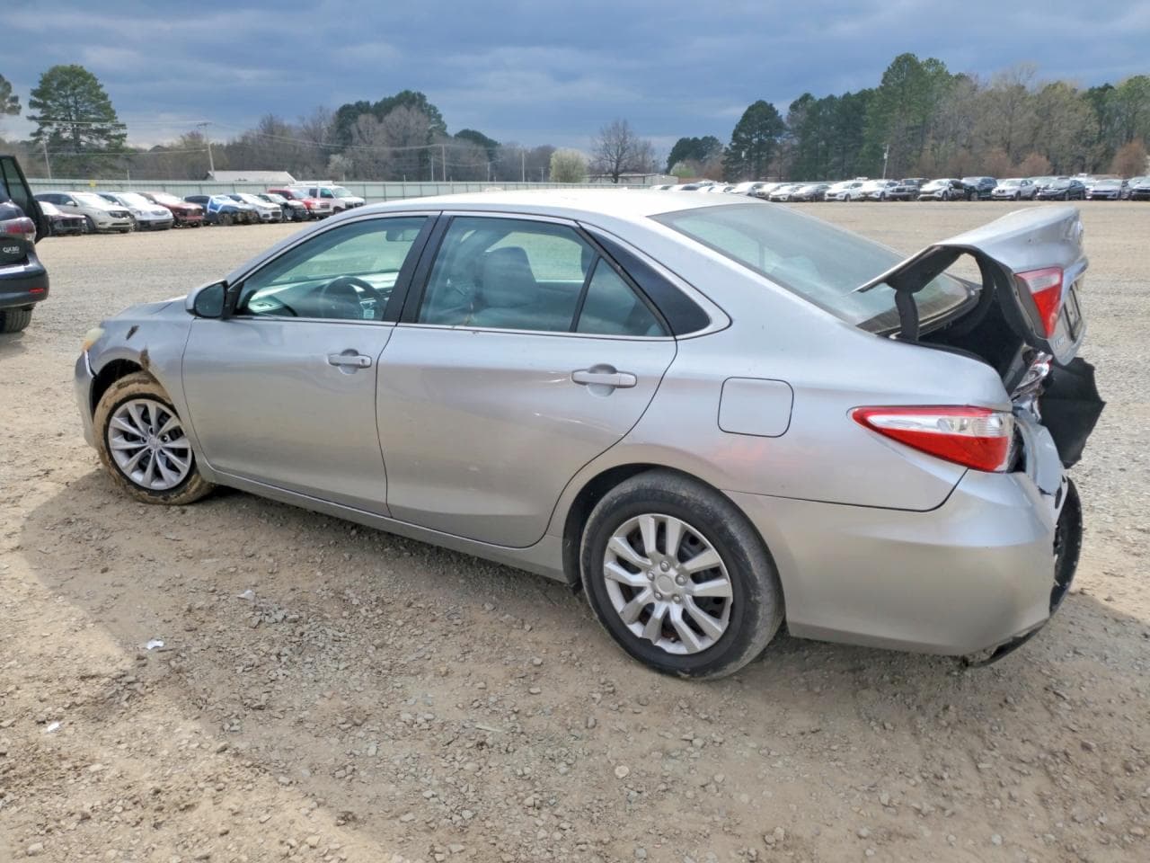 2015 Toyota Camry - foto 2