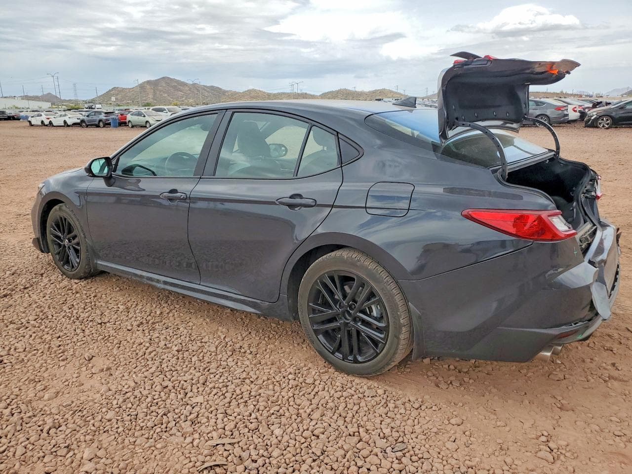 2025 Toyota Camry Se - foto 2