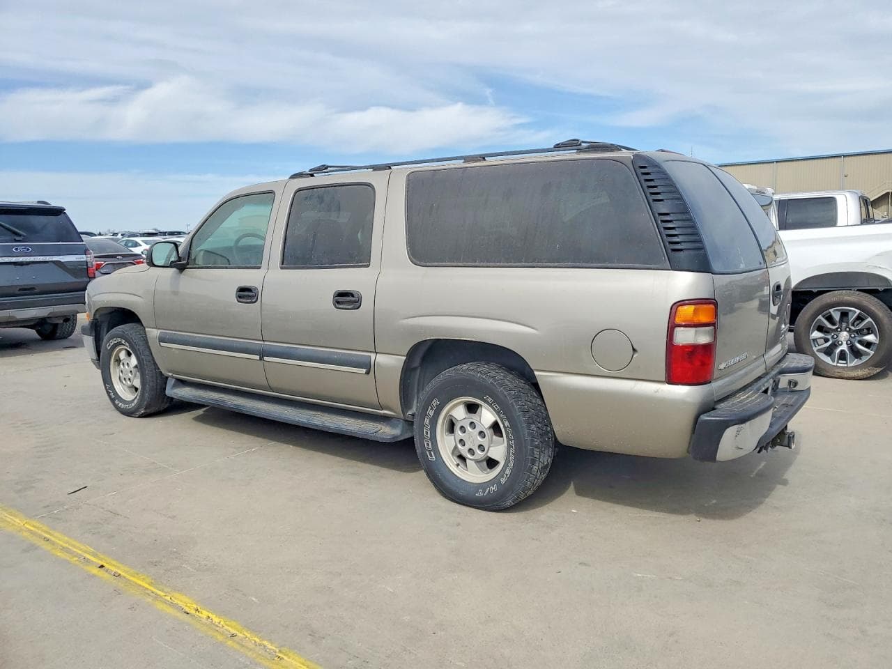 2003 Chev Suburban - foto 2