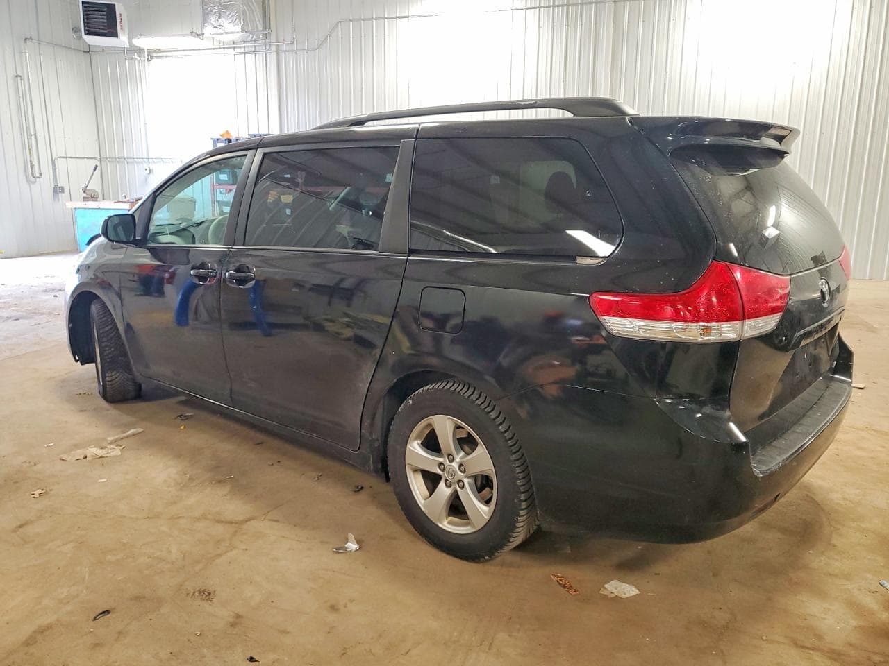 2013 Toyota Sienna Le 8-Passenger - foto 2