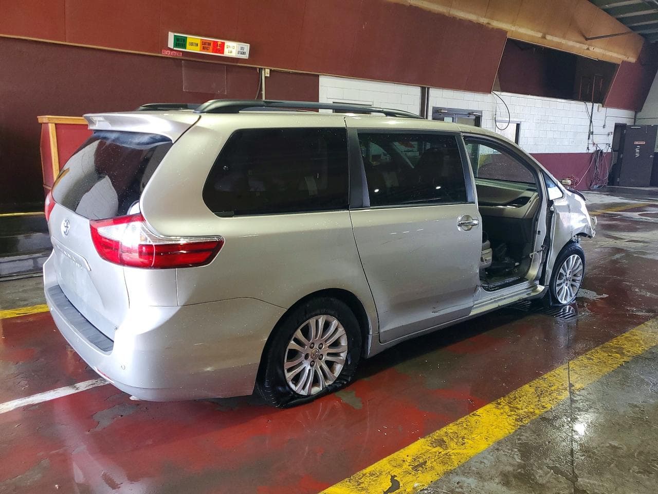 2015 Toyota Sienna Xle 8-Passenger - foto 3