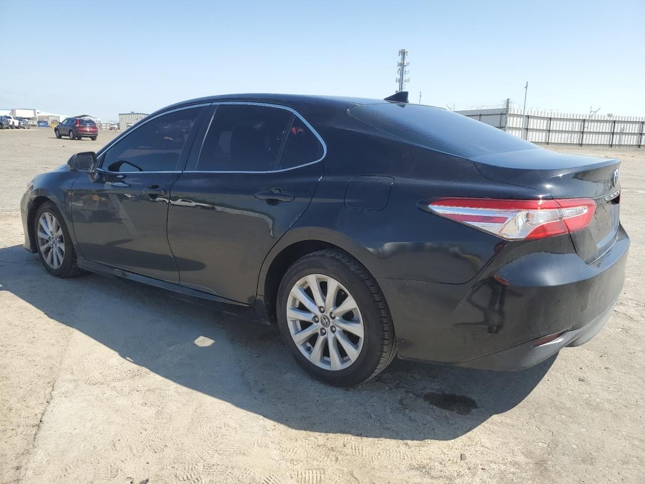 2020 Toyota Camry Le - foto 2