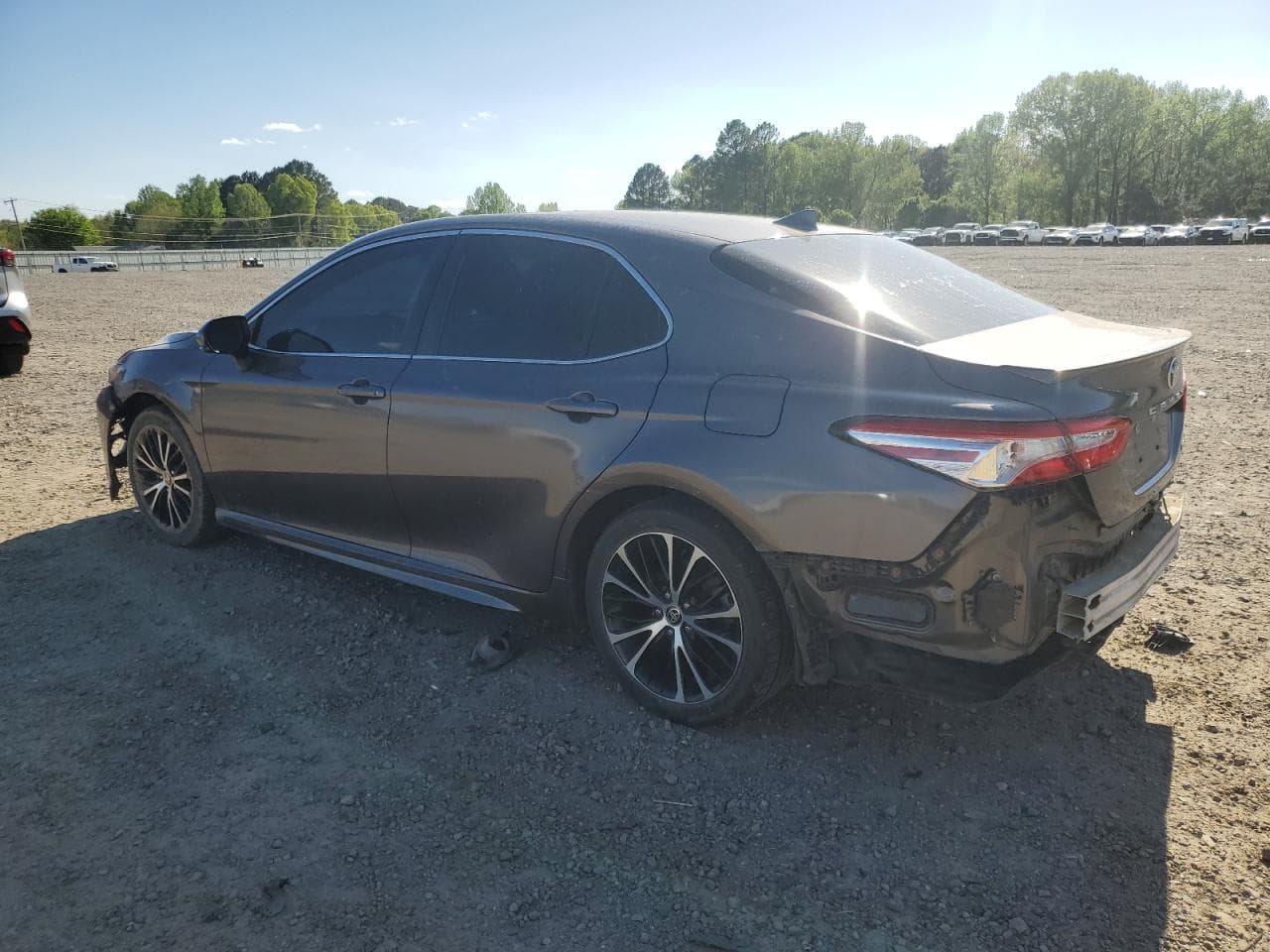 2020 Toyota Camry Se - foto 2