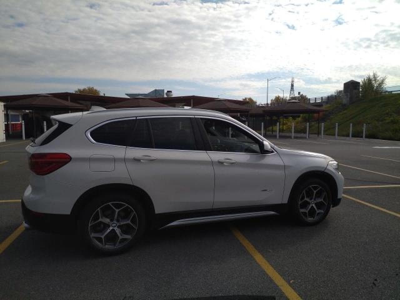 2016 BMW X1 xDrive28I - foto 3