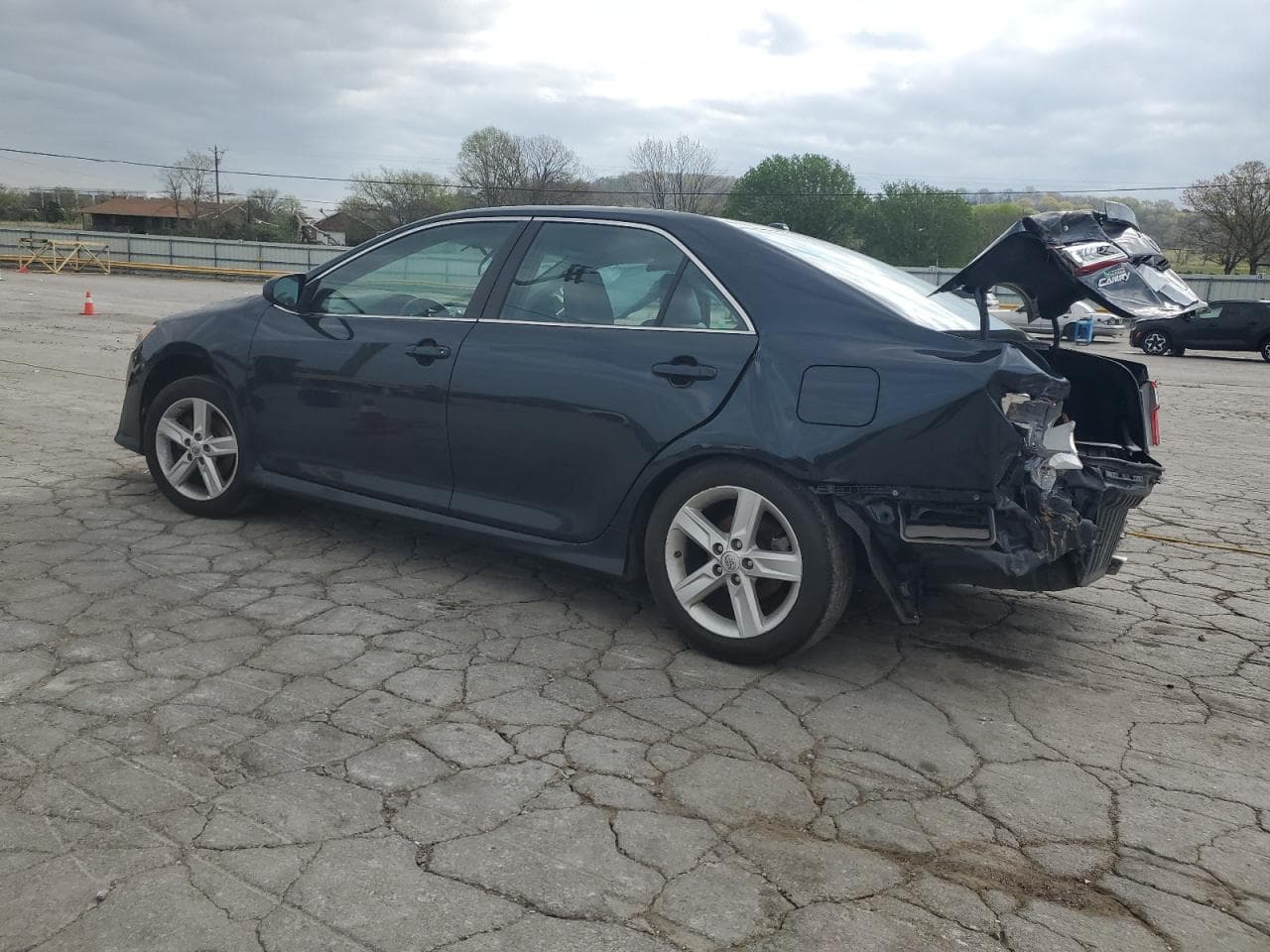 2014 Toyota Camry L - foto 2