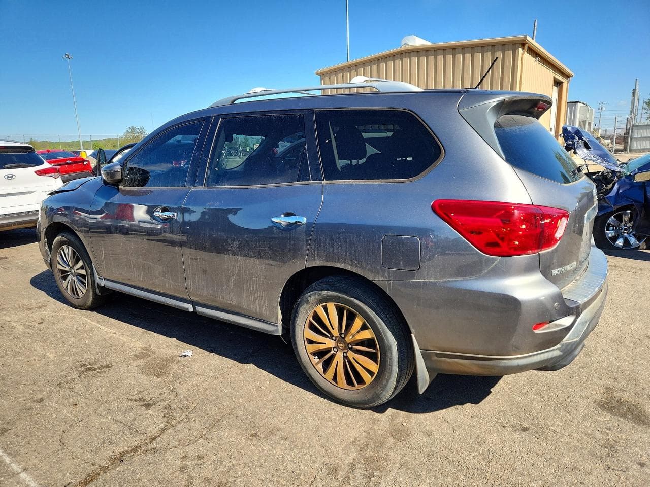 2017 Nissan Pathfinder Sv - foto 2