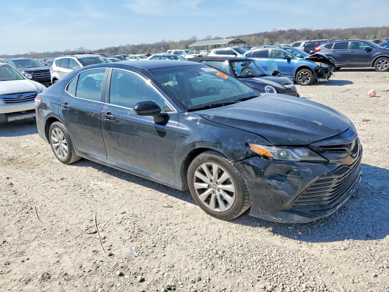 2020 Toyota Camry Le - foto 4