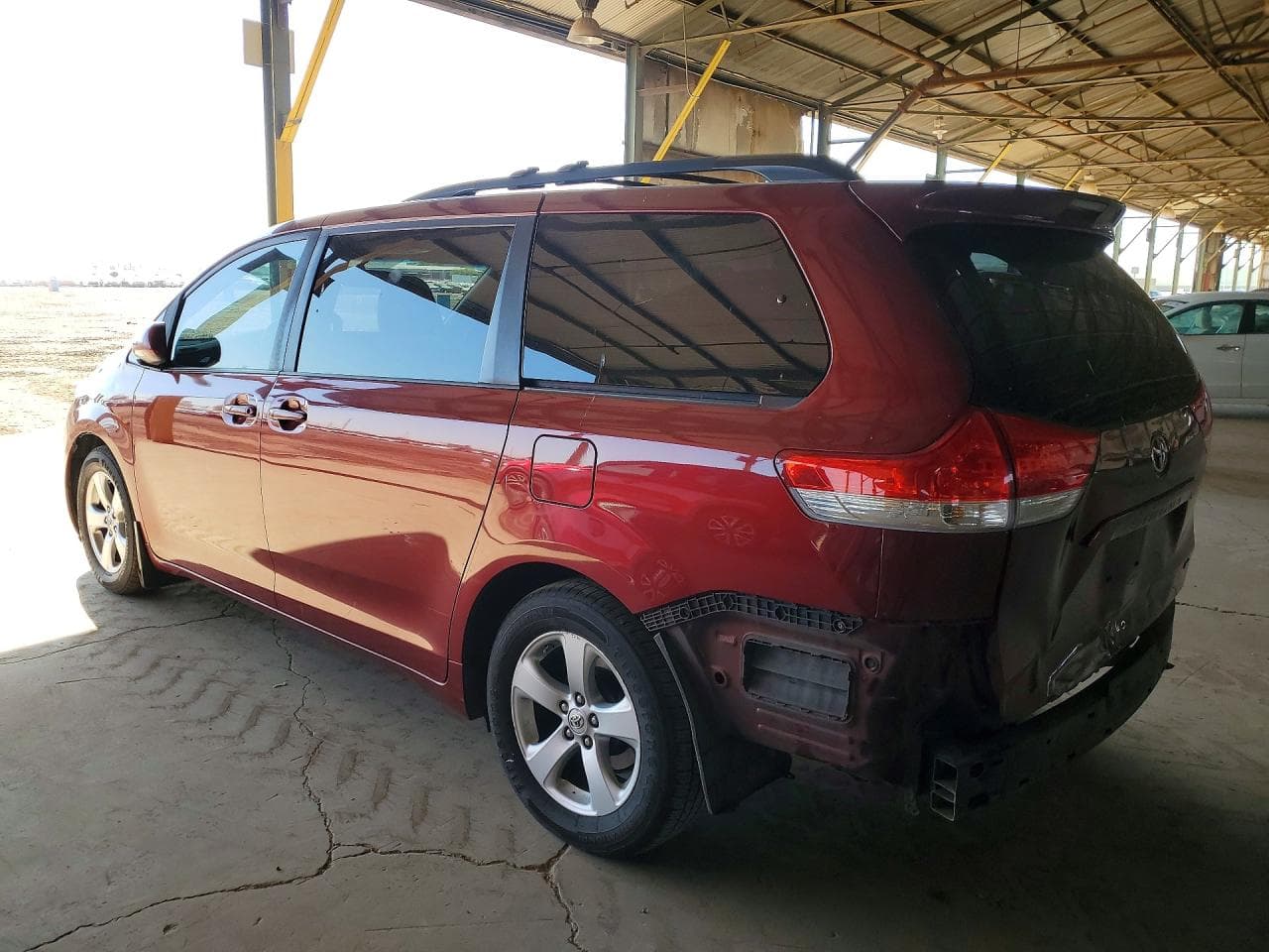 2011 Toyota Sienna Le 8-Passenger - foto 2