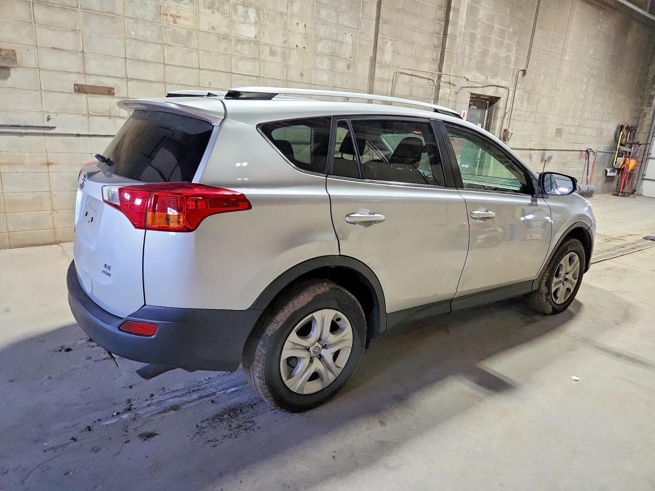 2015 Toyota Rav4 Le - foto 3
