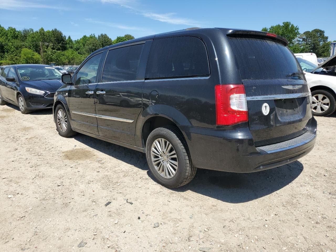 2014 Chrysler Town & Country Touring L - foto 2
