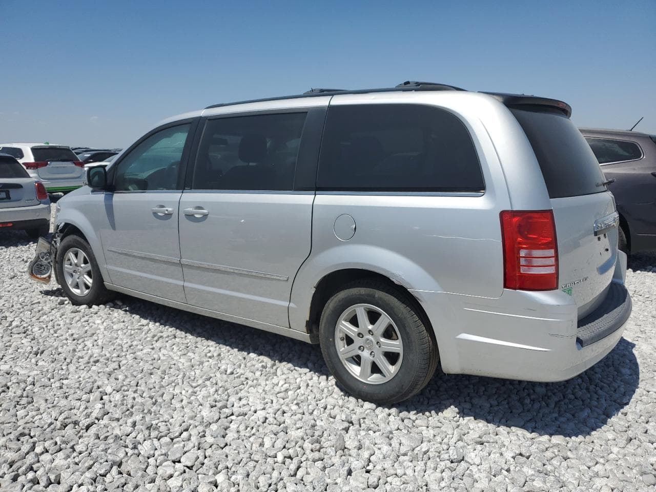 2010 Chrysler Town & Country Touring - foto 2