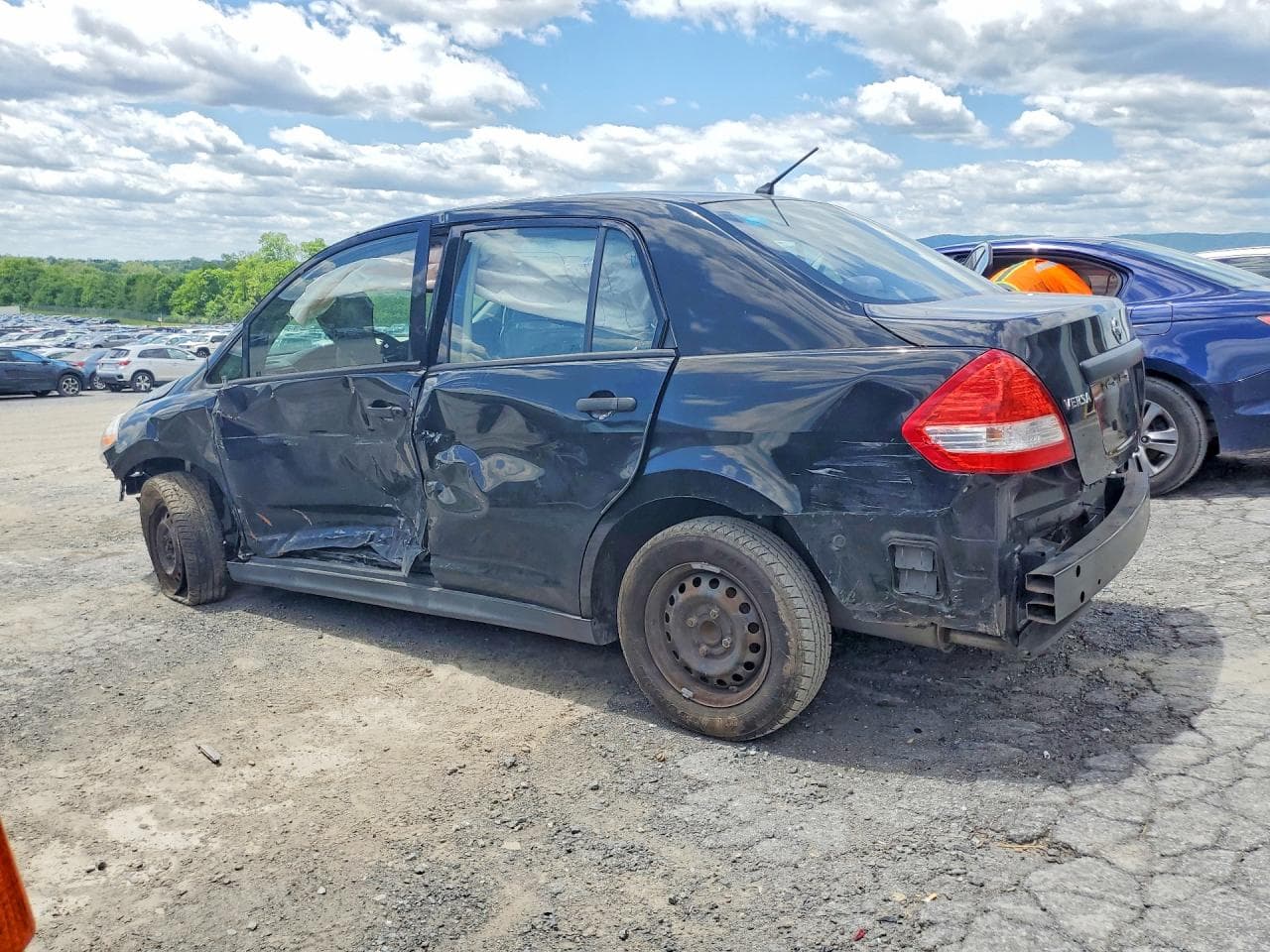 2011 Nissan Versa 1.6 Base - foto 2