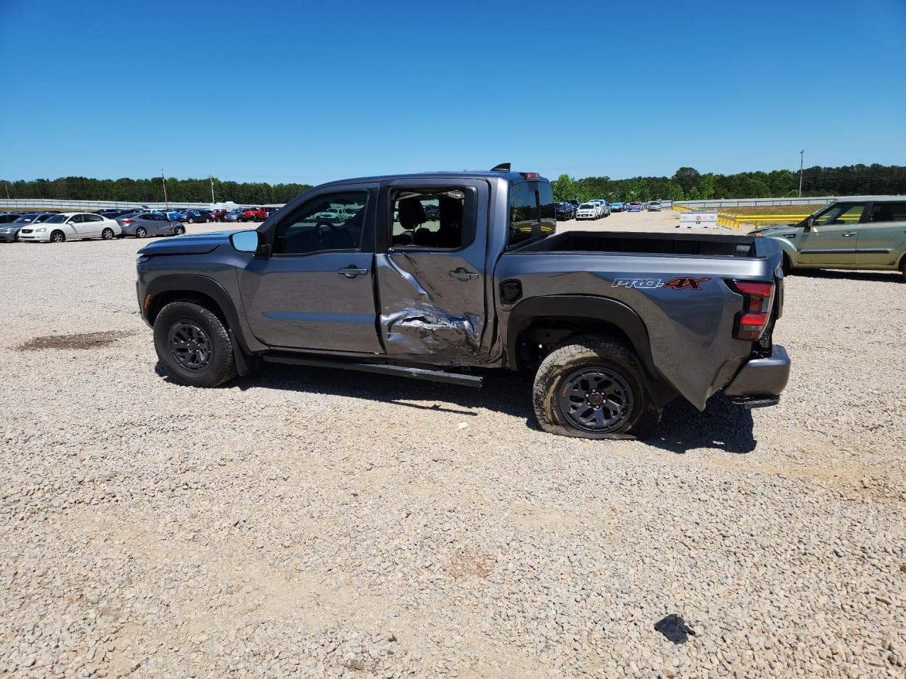 2026 Nissan Frontier Pro-4X - foto 2