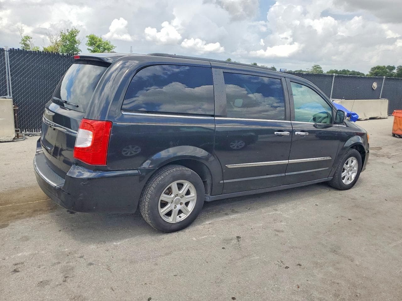 2012 Chrysler Town & Country Touring - foto 3
