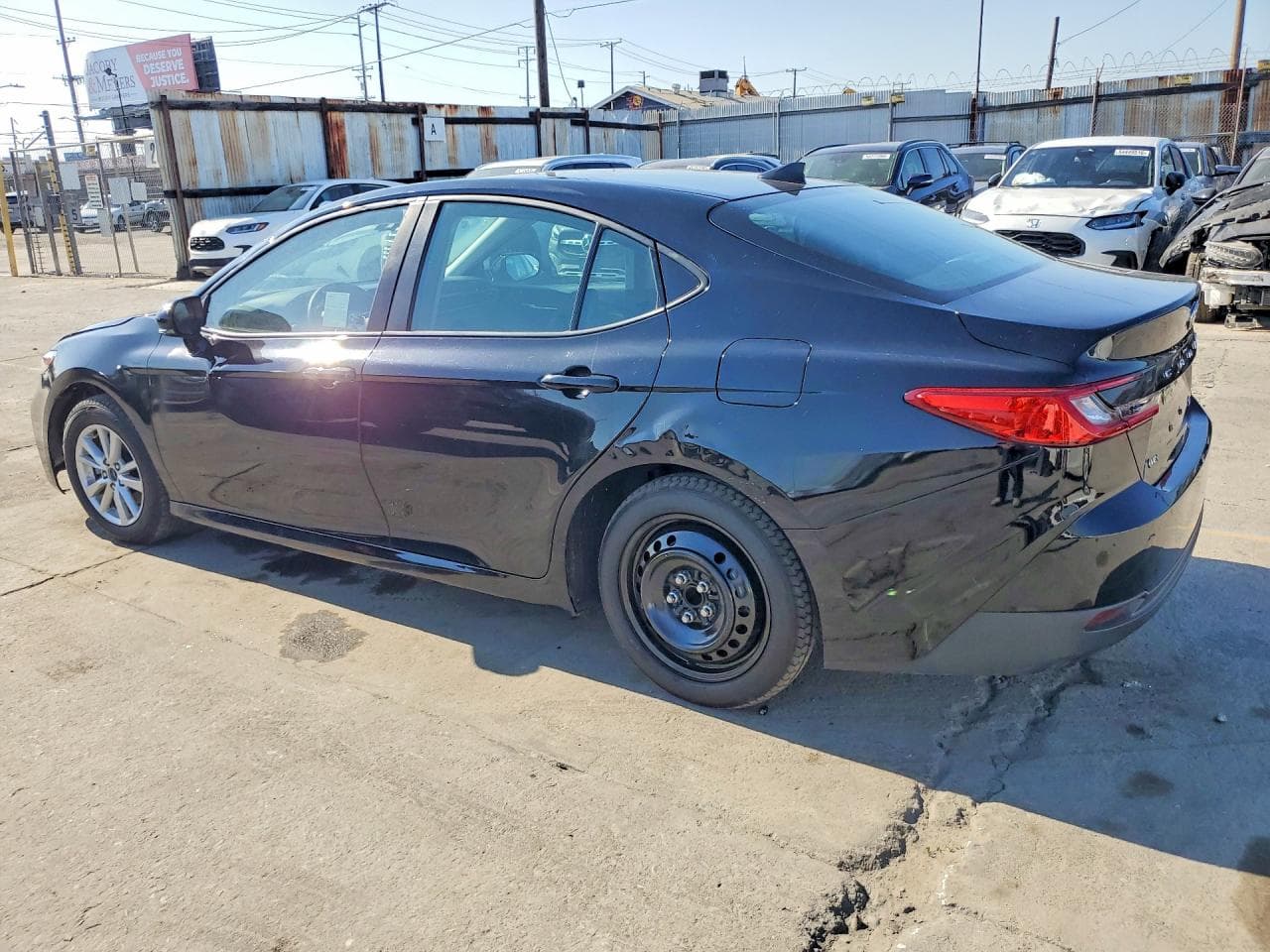 2025 Toyota Camry Le - foto 2