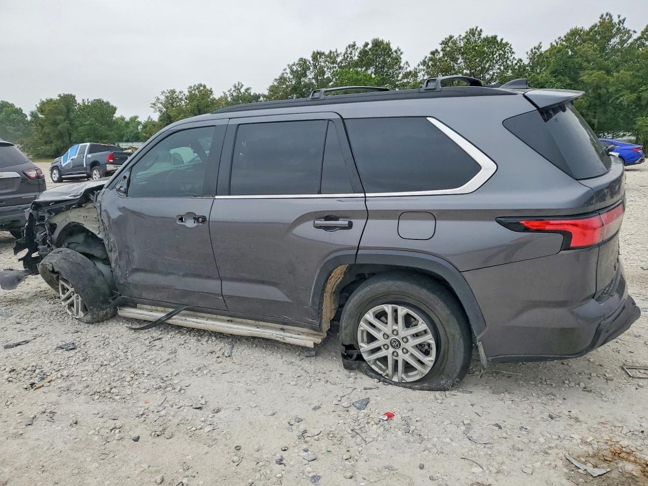 2024 Toyota Sequoia Sr5 - foto 2