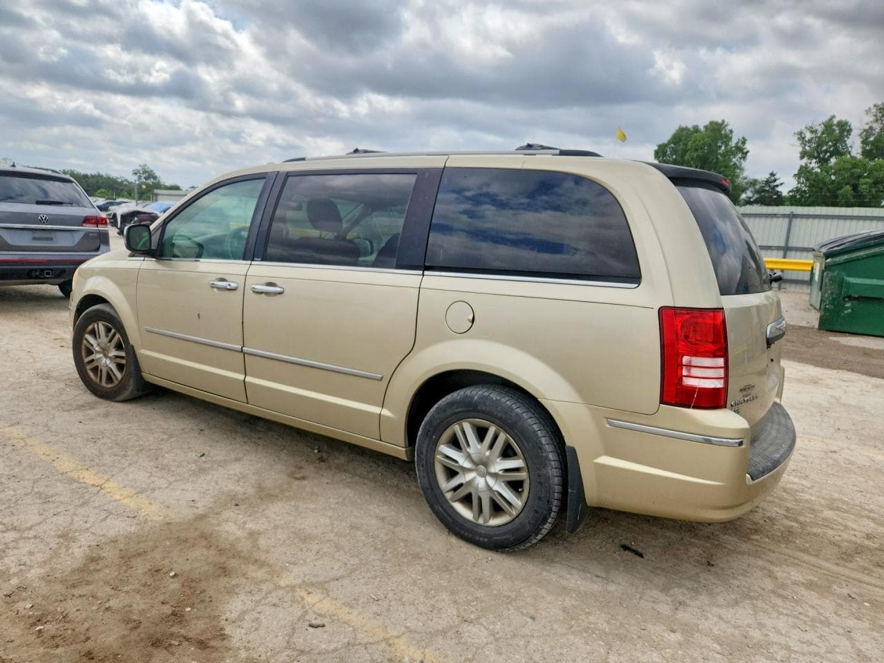2010 Chrysler Town & Country Limited - foto 2