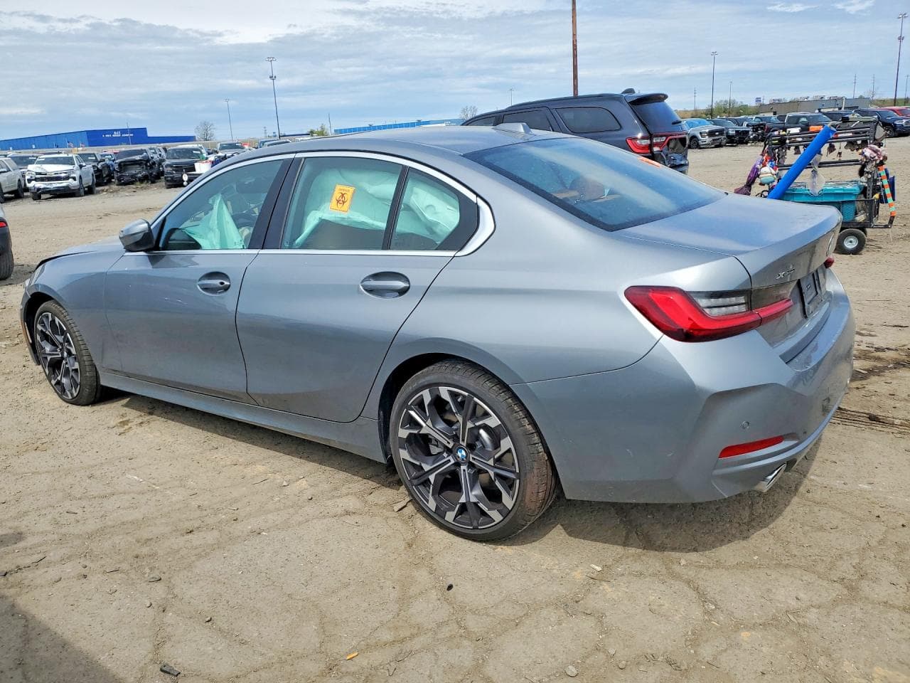 2025 BMW 330Xi - foto 2